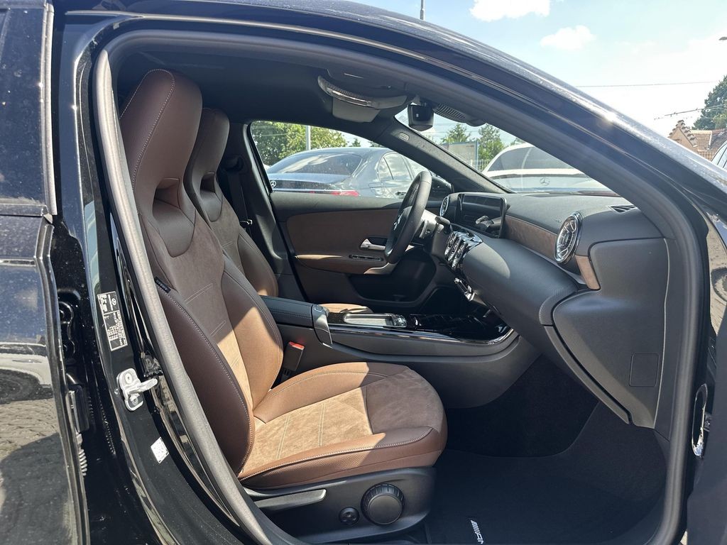 Mercedes-Benz A 200 d AMG Style Edition (foto 11)