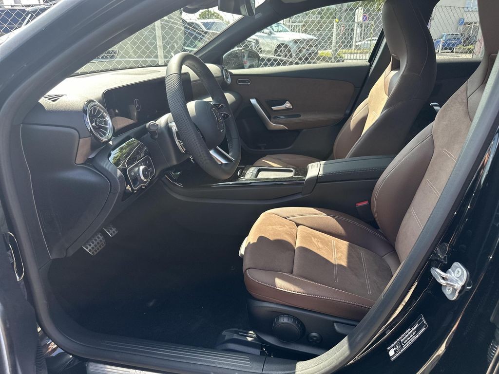 Mercedes-Benz A 200 d AMG Style Edition (foto 12)