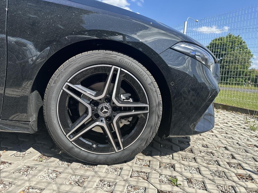 Mercedes-Benz A 200 d AMG Style Edition (foto 14)