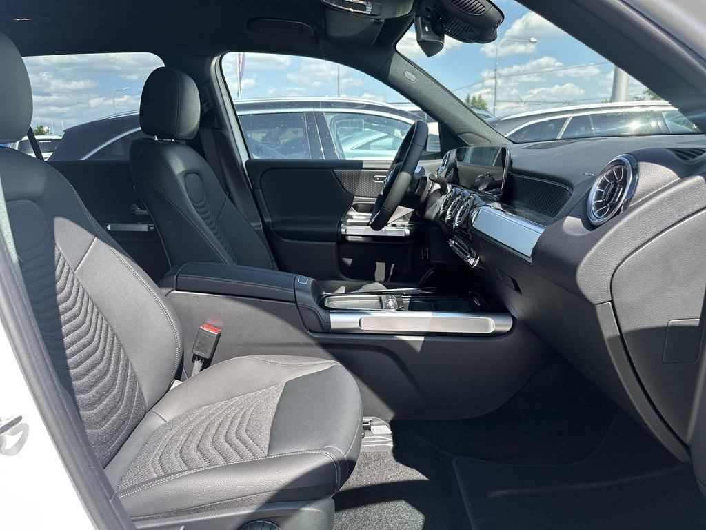 Mercedes-Benz EQB 250+ (foto 11)