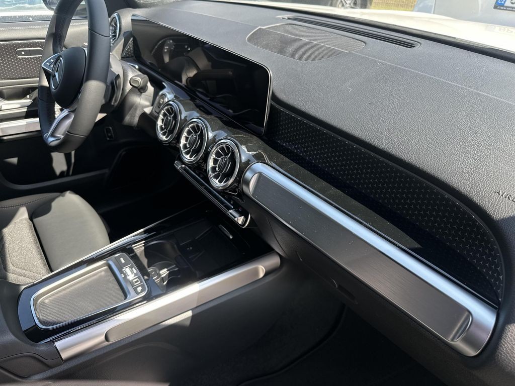 Mercedes-Benz EQB 250+ (foto 15)