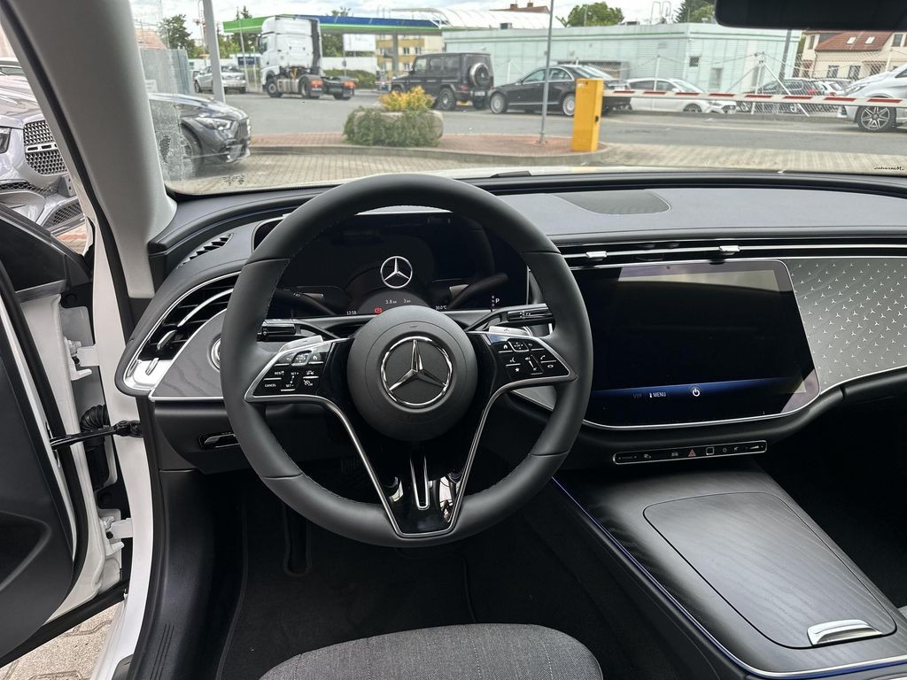 Mercedes-Benz E 220 d 4MATIC (foto 9)