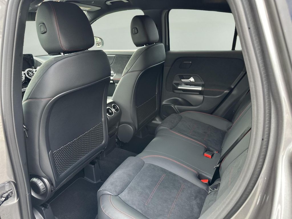 Mercedes-Benz GLA 200 d 4MATIC AMG Style Edition (foto 13)