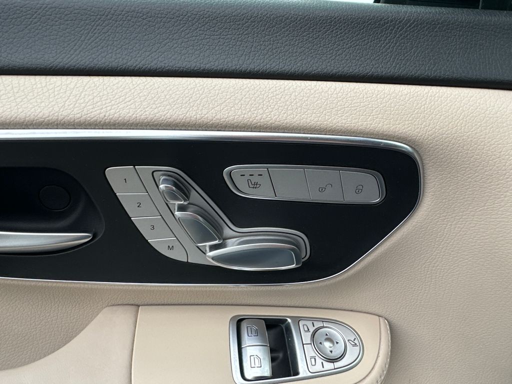 Mercedes-Benz V 300 AMG paket 300d 4MATIC L (foto 13)