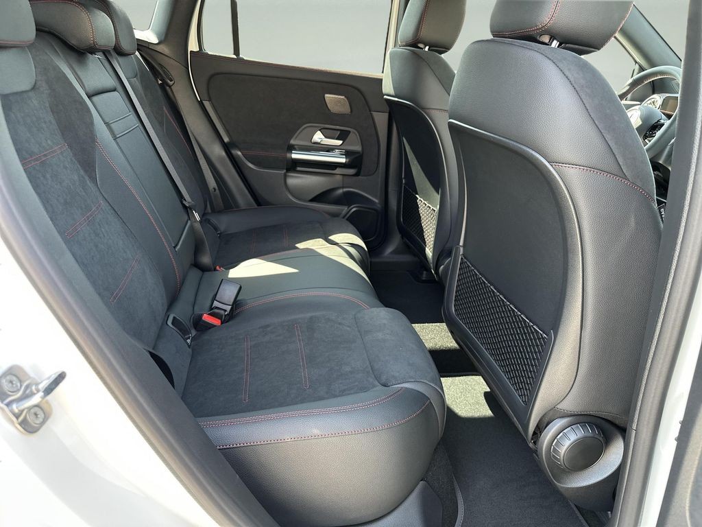 Mercedes-Benz EQA 250+ (foto 13)