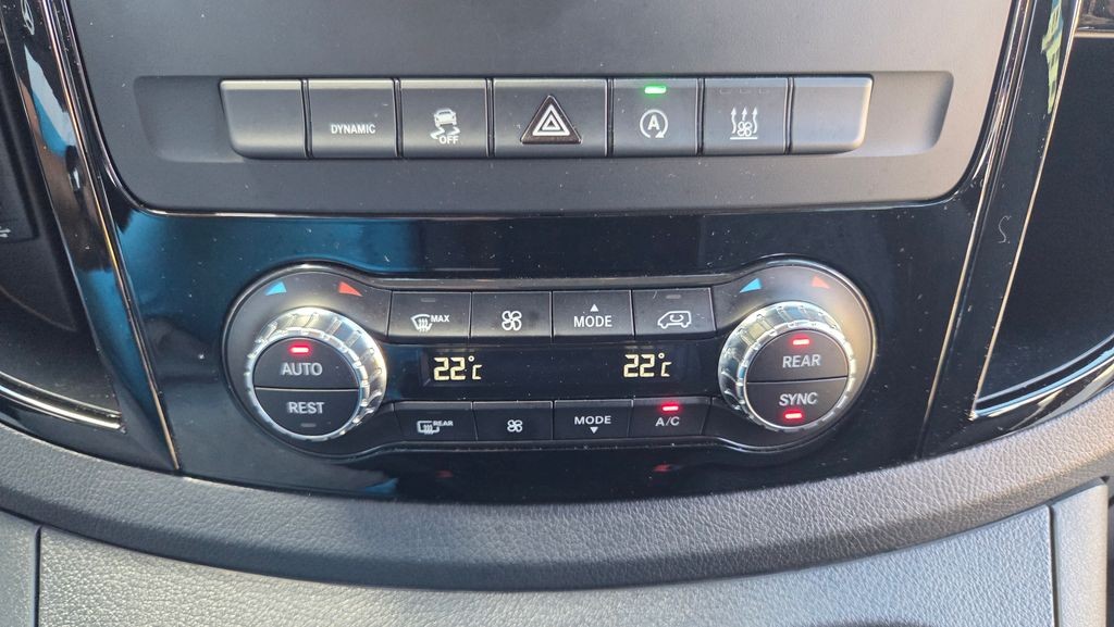 Mercedes-Benz Vito 124CDI/L Select 4x4 (foto 12)