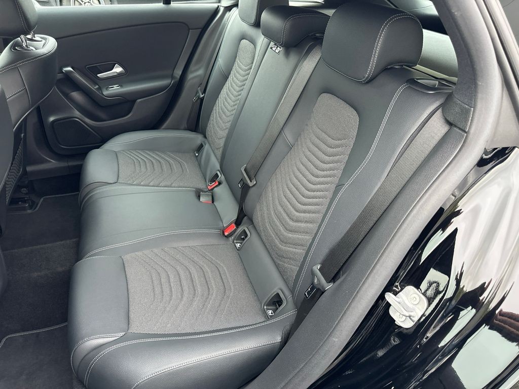 Mercedes-Benz CLA 200 200d SB Style (foto 12)