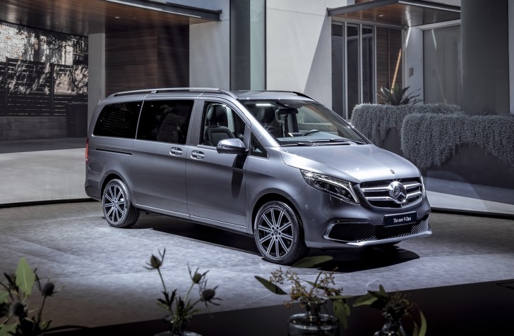 Mercedes-Benz Vito FAMILY je šikovný vůz pro rodinu i práci. Nyní v akci ušetříte 301 814 Kč!